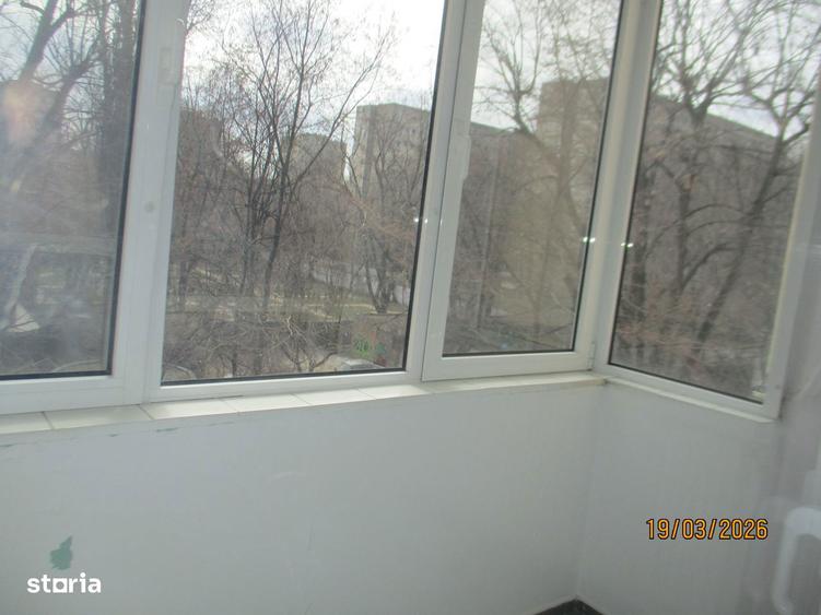 Apartament cu 3 camere decomandat în Drumul Taberei — fotografia 3