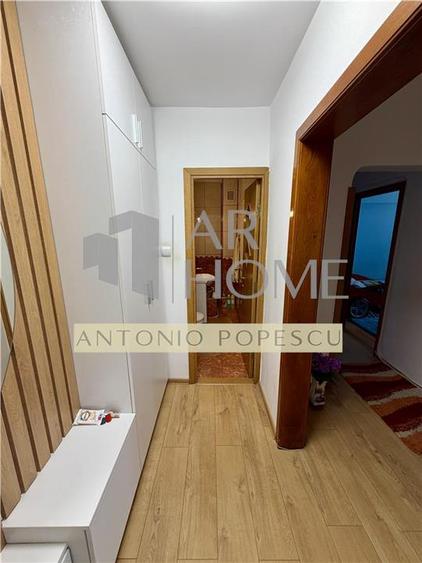 Apartament cu 4 camere decomandat, mobilat în Republicii