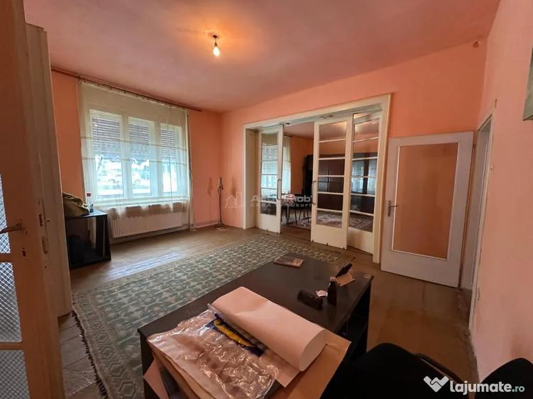 Casă cu 6 camere cu Teren 606 Mp în Central