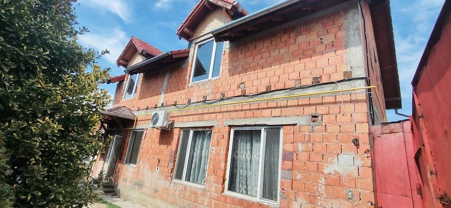 Casă cu 6 camere cu Teren 400 Mp în Șega