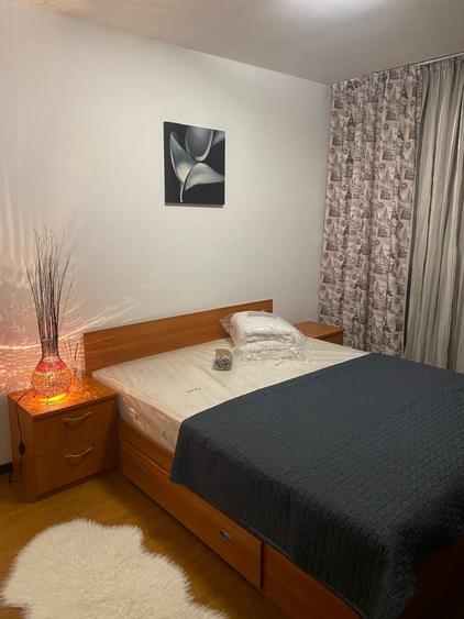 Apartament cu 3 camere decomandat în Călărași