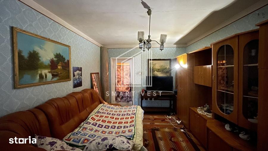 Apartament cu 4 camere semidecomandat în Micro 15