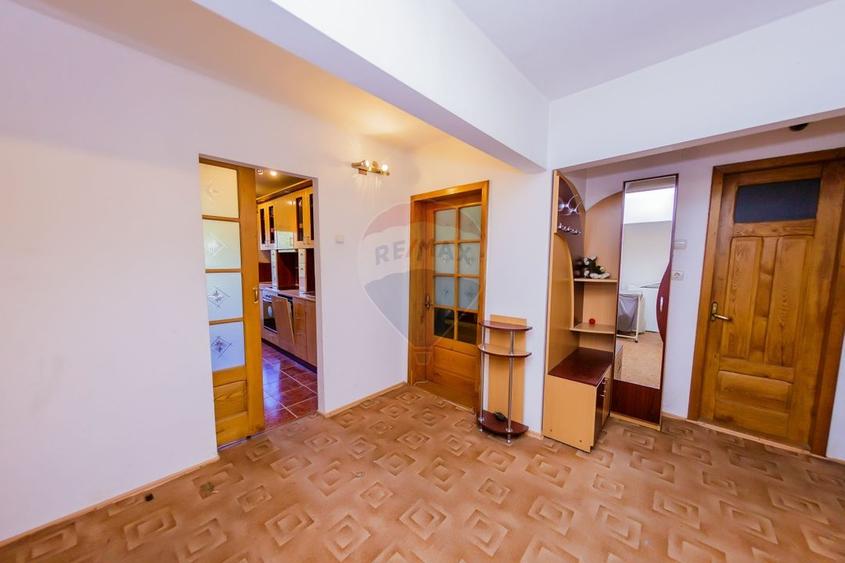 Apartament cu 4 camere decomandat, mobilat în Republicii
