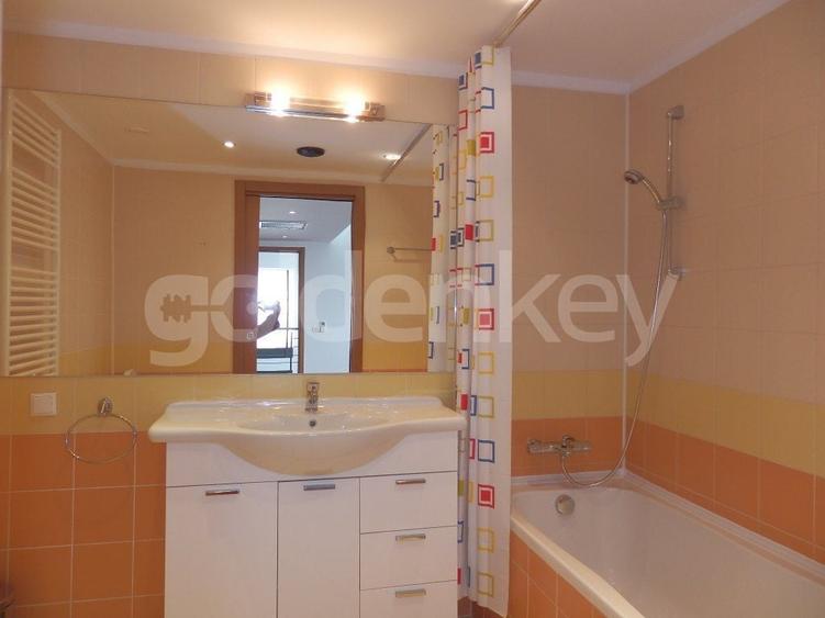 Apartament cu 3 camere semidecomandat în Herăstrău