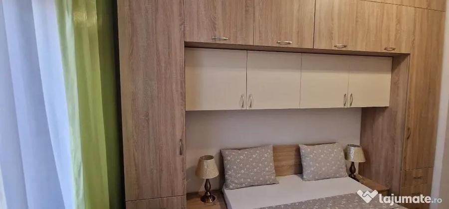 Apartament cu 3 camere decomandat în Spitalul Județean
