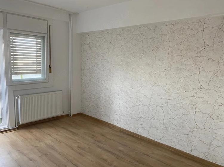 Apartament cu 3 camere decomandat în P-ța Unirii