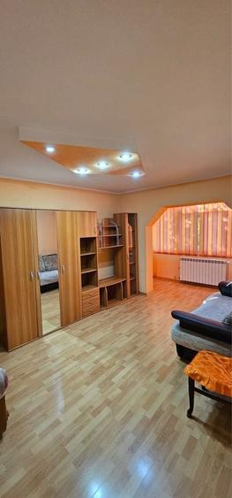 Apartament cu 2 camere decomandat în Micro 21