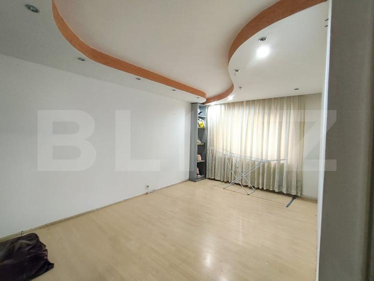 Apartament cu 3 camere decomandat, mobilat în Dacia