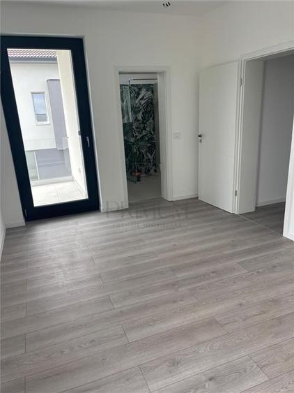 Duplex cu 4 camere cu Canalizare în Moșnița Veche