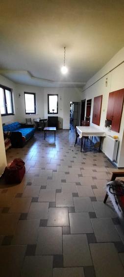 Casă cu 4 camere decomandat în Central