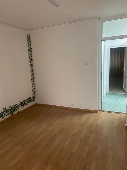 Inchiriez Spatiu Comercial, 70 mp, Piata Centrala, 500 - 5