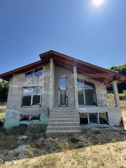Casă cu 4 camere cu Teren 1000 Mp în Teaca