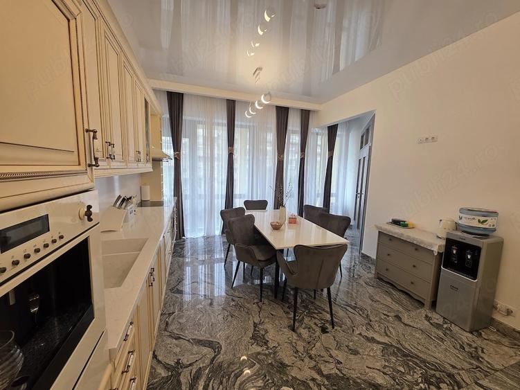 Apartament cu 4 camere decomandat în Decebal