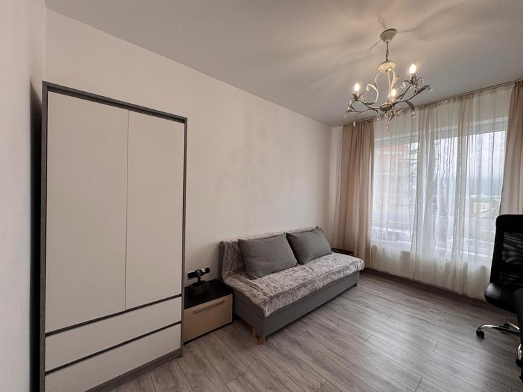 Apartament cu 3 camere decomandat, mobilat în Cristian