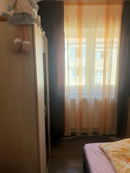 Apartament cu 3 camere semidecomandat în Cantemir