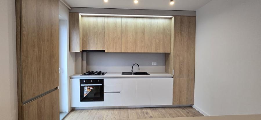 Apartament cu 3 camere decomandat, mobilat în Dacia