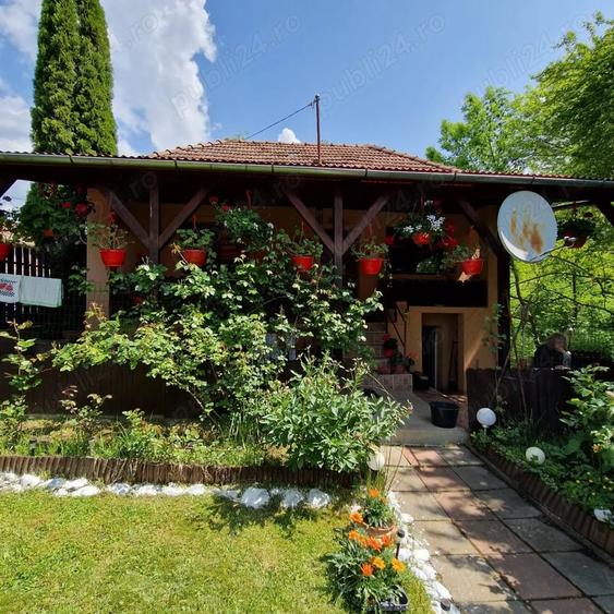 Casă cu 2 camere cu Teren 700 Mp în Sânger