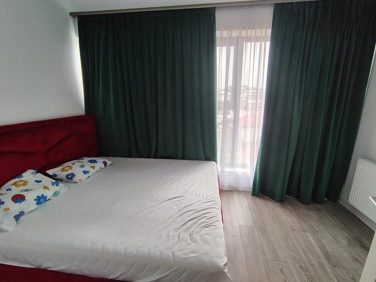 Apartament cu 3 camere semidecomandat, mobilat în Exterior Sud
