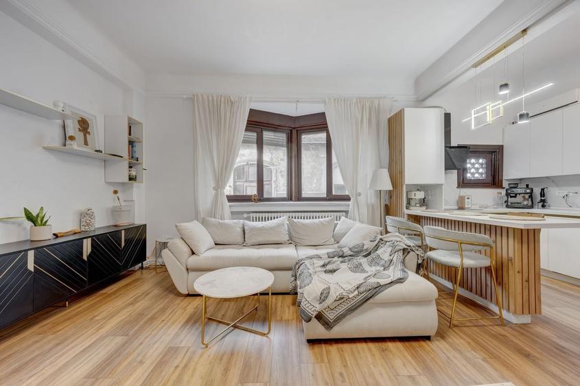 Apartament cu 2 camere semidecomandat, mobilat în Parcul Carol