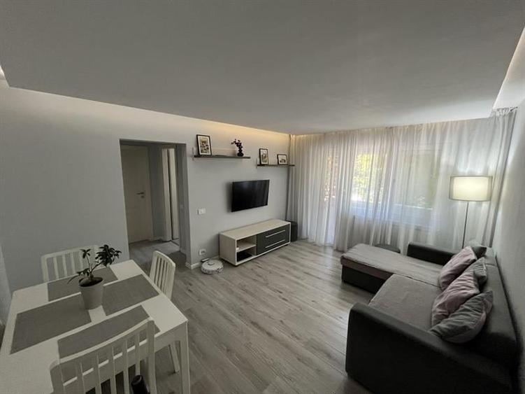 Apartament cu 3 camere semidecomandat, mobilat în Brazda lui Novac