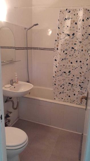Apartament cu 2 camere semidecomandat în Bucur Obor