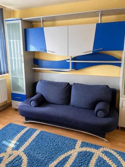 Apartament cu 2 camere semidecomandat, mobilat în Central