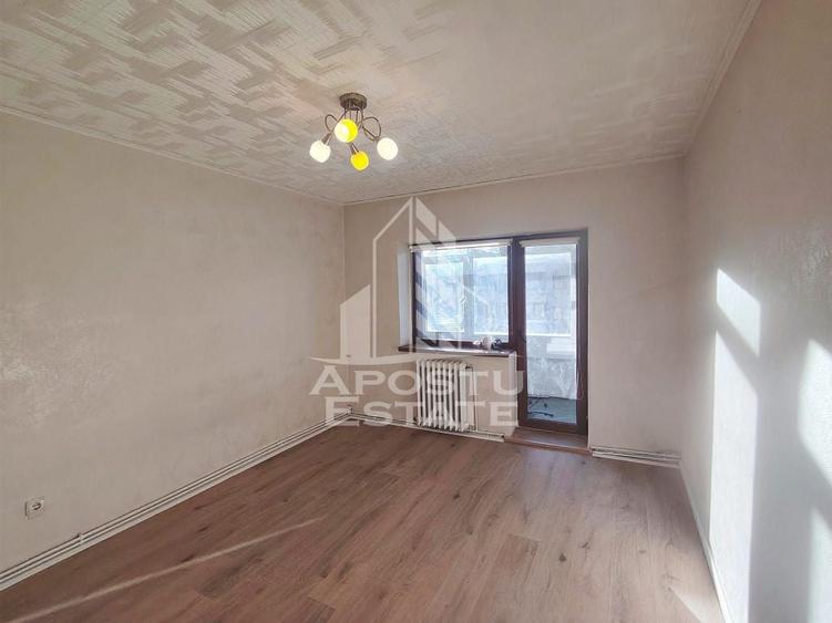Apartament cu 3 camere decomandat, mobilat în P-ța Unirii