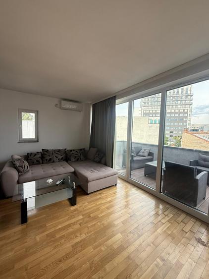 Apartament cu 3 camere semidecomandat în Central