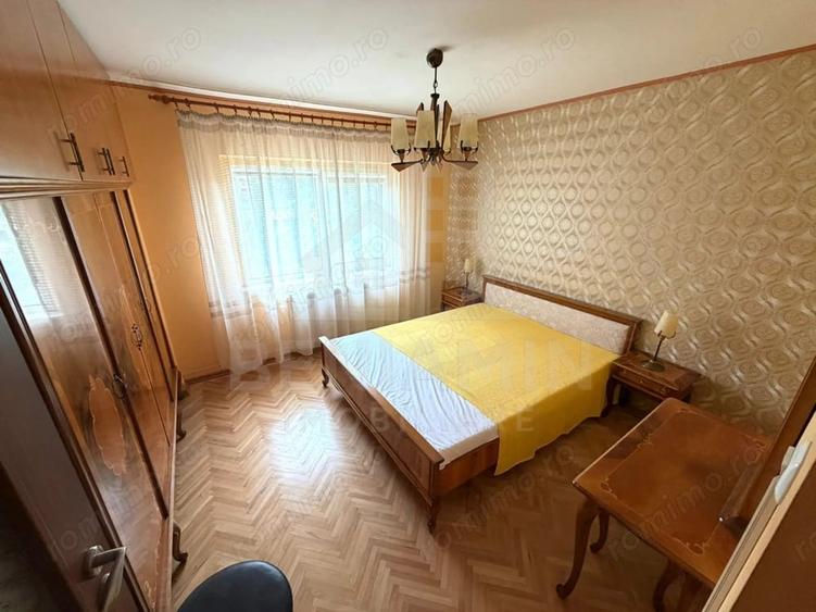 Apartament cu 4 camere decomandat în Central
