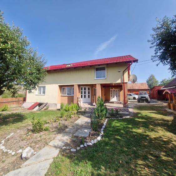 Casă individuală cu 7 camere cu Garaj în Hodoșa
