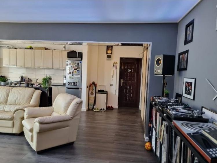 Apartament cu 2 camere semidecomandat în Andrei Mureșanu