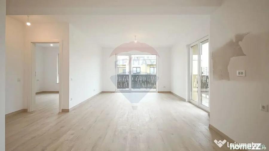 Apartament cu 3 camere semidecomandat în Tractorul