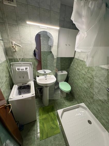 Apartament cu 4 camere decomandat, mobilat în Sud-Vest
