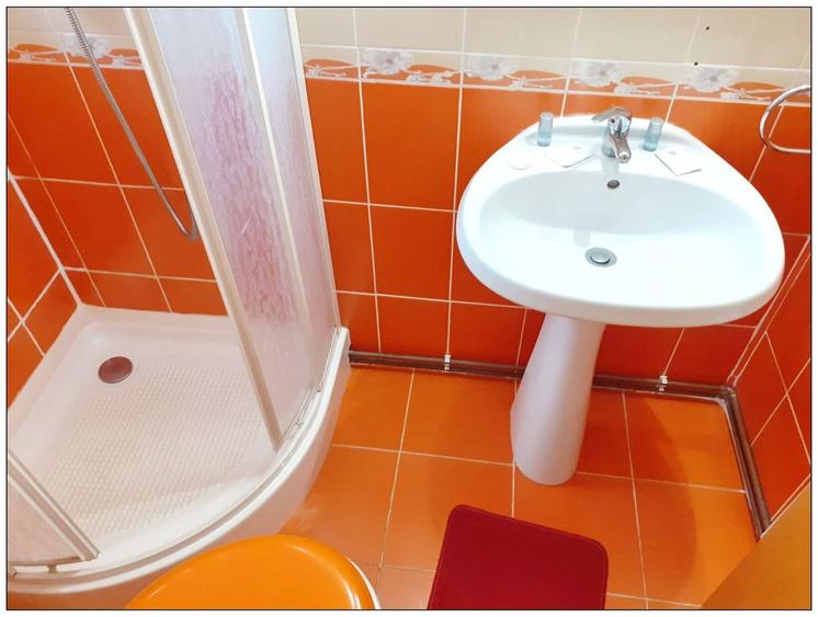 Casă individuală cu 8 camere cu Canalizare în Bran