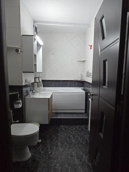 Apartament cu 3 camere decomandat în Micro 11
