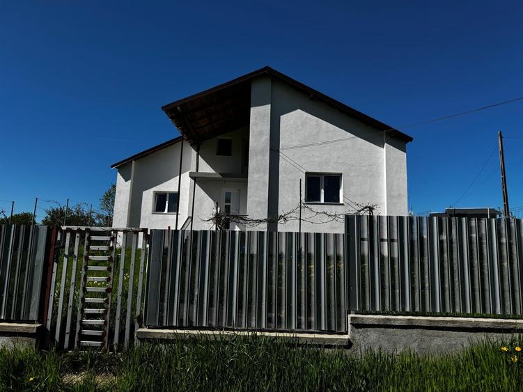 Casă individuală cu 3 camere cu Teren 1000 Mp în Șerbănești (Rociu)