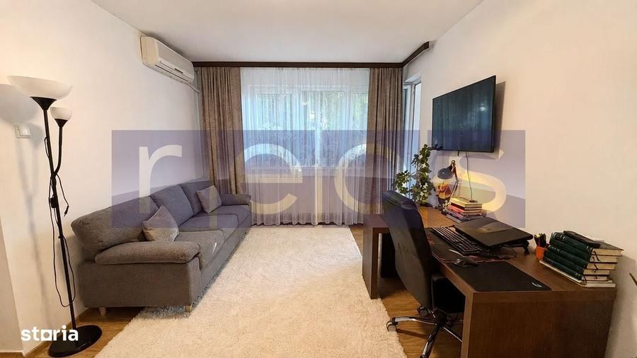 Apartament cu 3 camere semidecomandat în Jiului