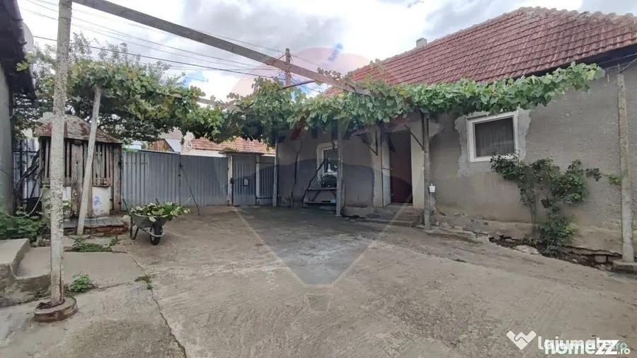 Casă cu 4 camere cu Teren 1710 Mp în Fonău