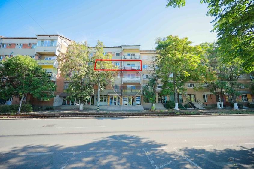Apartament cu 4 camere decomandat în Rogerius
