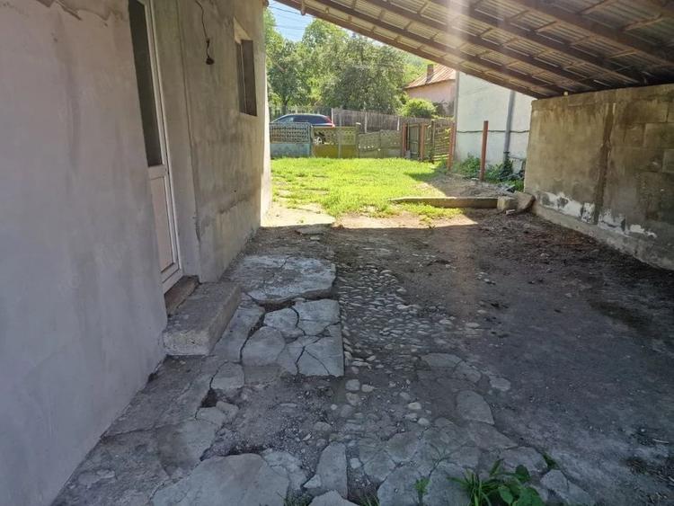 Casă cu 4 camere cu Teren 400 Mp în Călinești