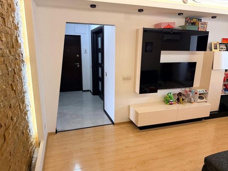 Apartament cu 3 camere decomandat în Dorobanți 1
