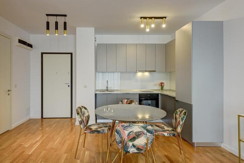 Apartament cu 2 camere semidecomandat în 1 Mai