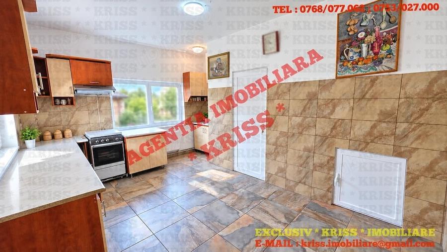 Casă cu 6 camere cu Teren 4000 Mp în Central