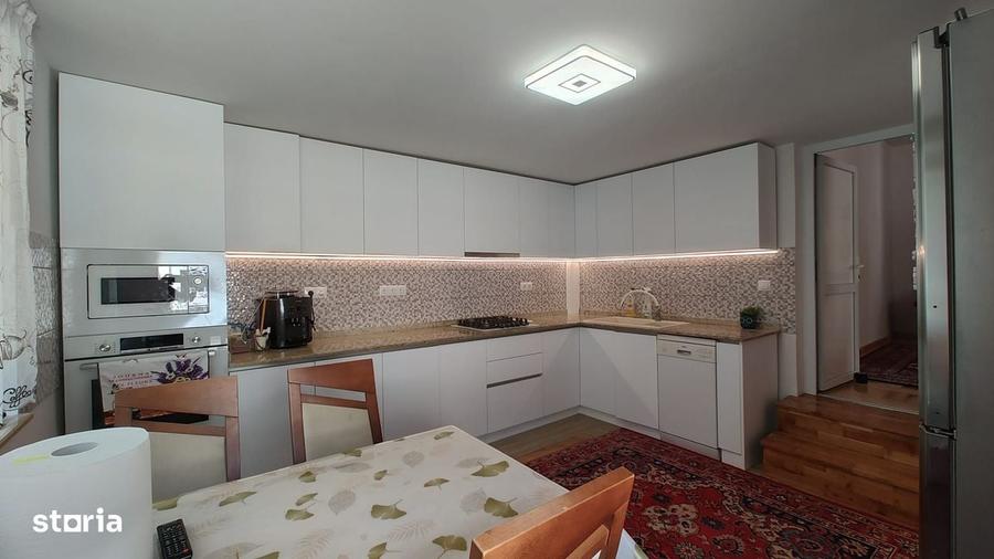 Casă cu 3 camere în Cărpiniș