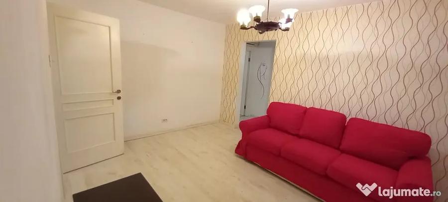 Apartament cu 3 camere semidecomandat în P-ța Reșița