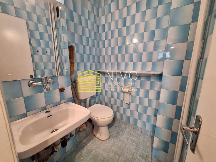 Apartament cu 3 camere decomandat, mobilat în Cornișa