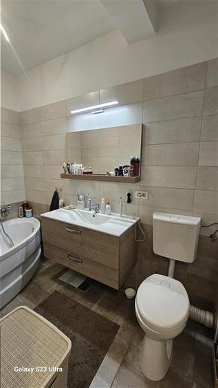 Casă cu 5 camere cu Canalizare în Central