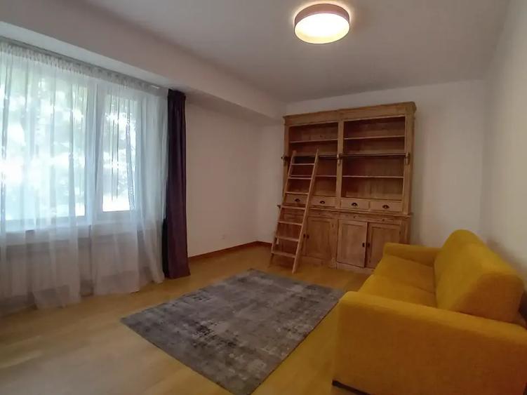Apartament cu 3 camere semidecomandat, mobilat în Clucerului