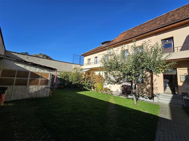 Apartament cu 3 camere decomandat, mobilat în Centrul Istoric