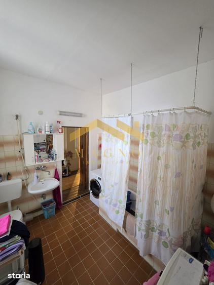 Casă cu 7 camere cu Teren 456 Mp în Central